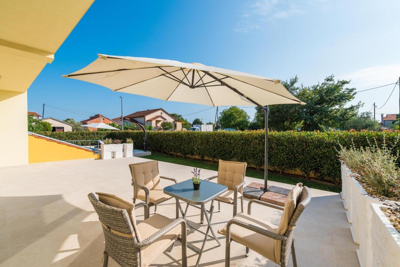 Villa Petra S Bazenom, Rostiljem I Parkingom Zadar Exterior foto
