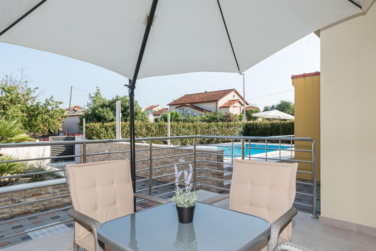 Villa Petra S Bazenom, Rostiljem I Parkingom Zadar Exterior foto