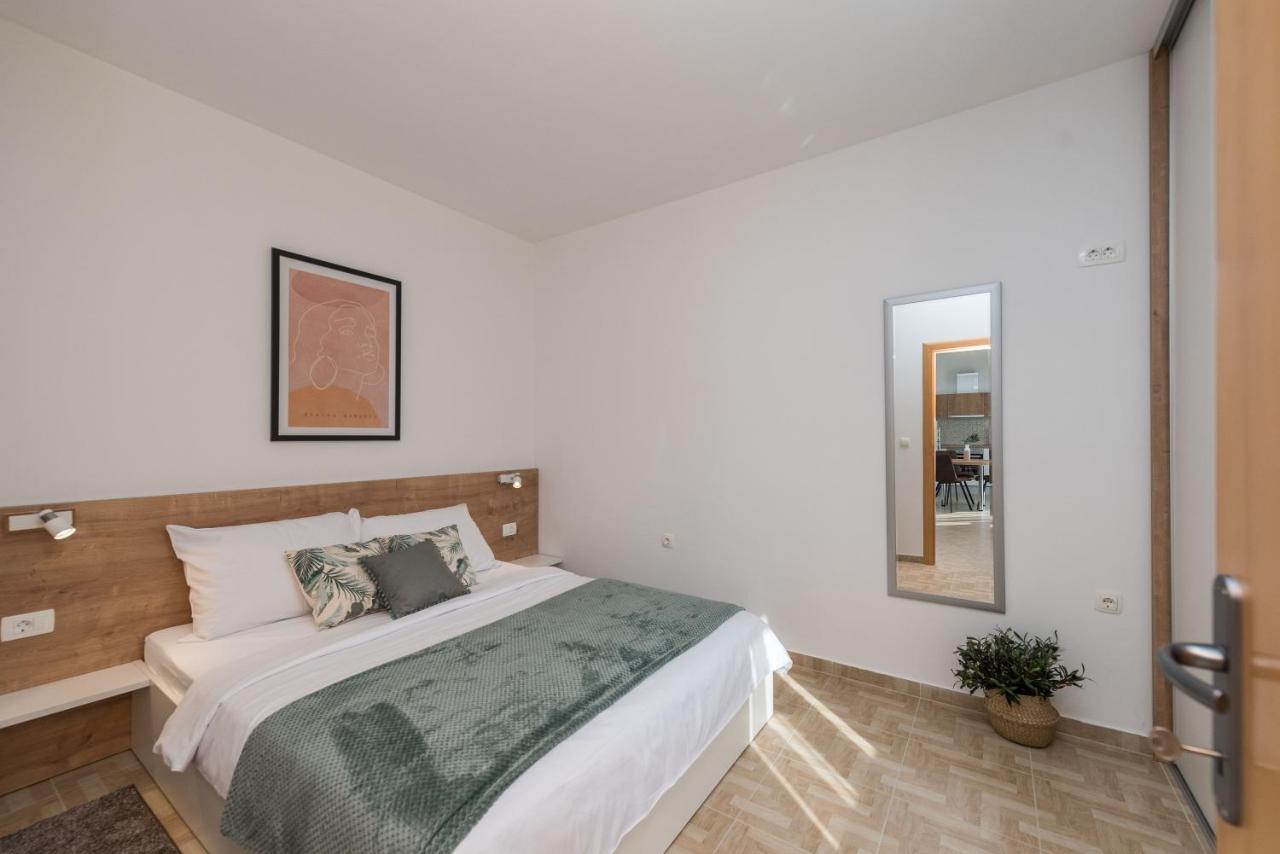 Villa Petra S Bazenom, Rostiljem I Parkingom Zadar Exterior foto